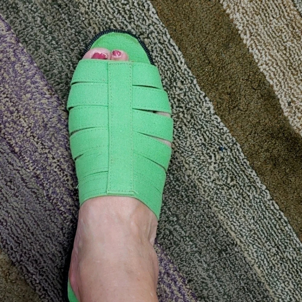 CLUB Marina Green Canvas Slip On Sandals 7.5 VGUC